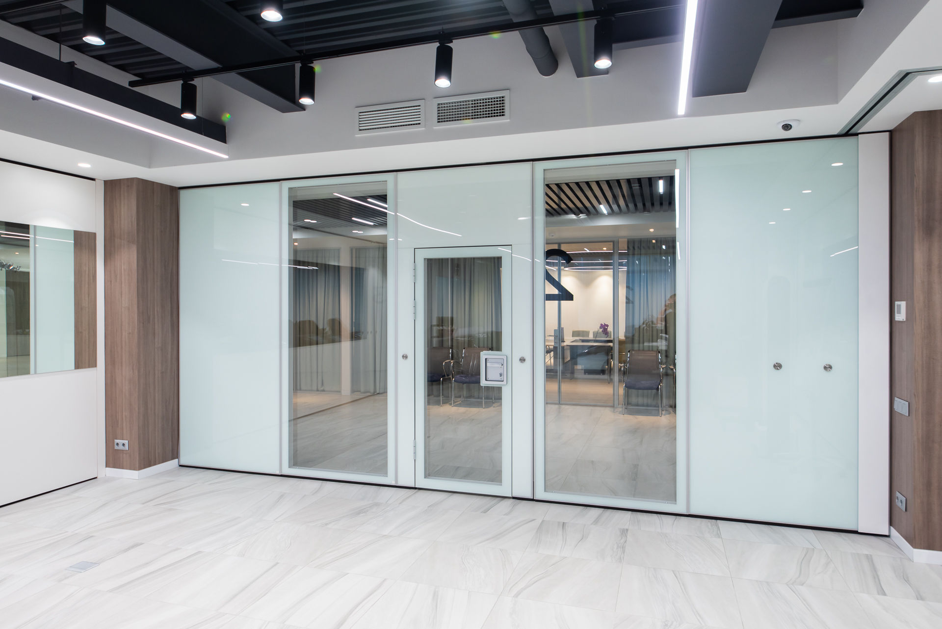 Фото Раздвижные стеклянные перегородки NAYADA SmartWall WG5