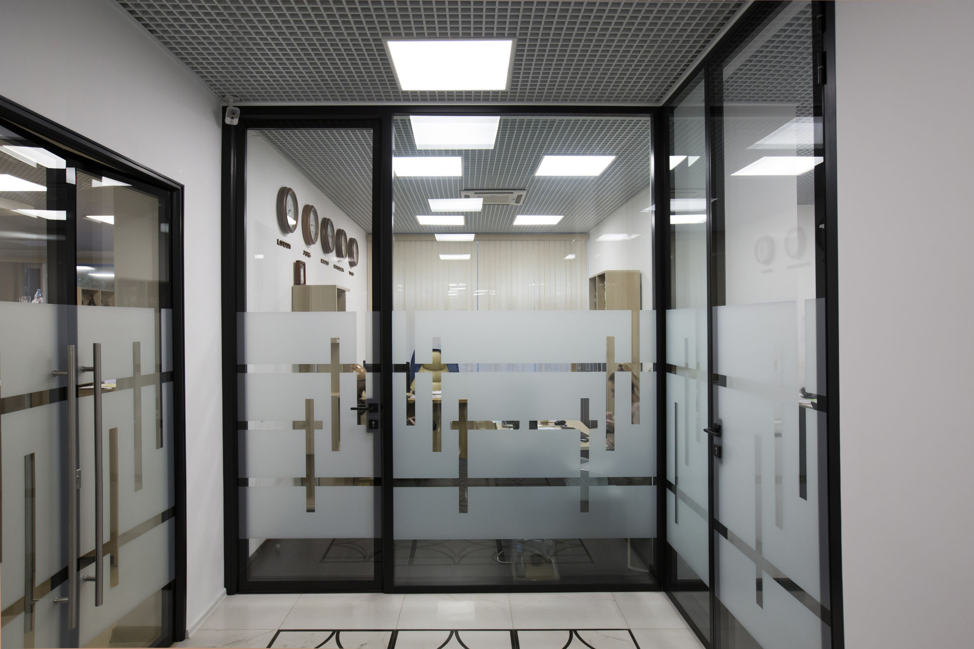 Фото Стеклянные двери Intero N