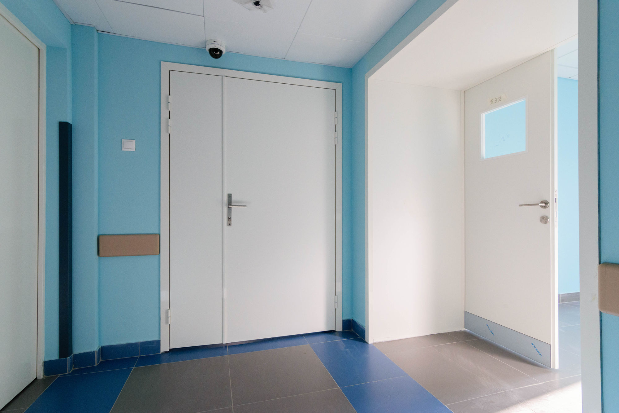 Фото Двери из стекла и ЛДСП NAYADA-Vitero