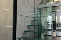 Стеклянная лестница от компании Nayada.