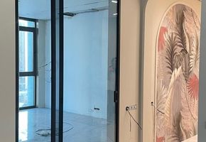 Nayada установила раздвижные двери системы Artelle.