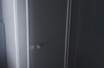 Nayada установила сантехнические перегородки и писсуары в развлекательном центре.
