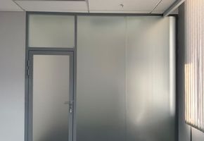 Nayada реализовала проект по установке офисных перегородок Nayada-Standart в бизнес-центре Q