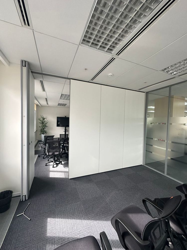 Фото Компания Nayada реализовала проект по установке трансформируемых перегородок Nayada SmartWall H5 в БЦ Q.