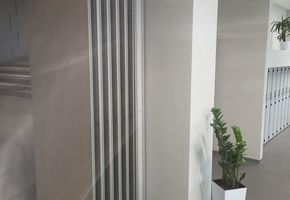 В частную школу New Generation School были установлены раздвижные перегородки NAYADA-SmartWall H7.