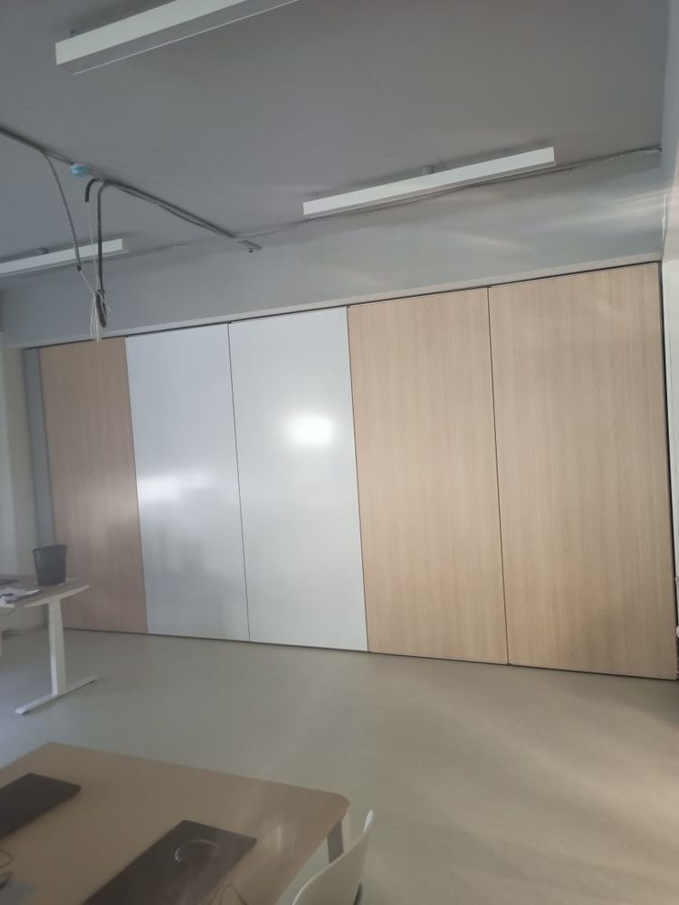 Фото В частную школу New Generation School были установлены раздвижные перегородки NAYADA-SmartWall H7.