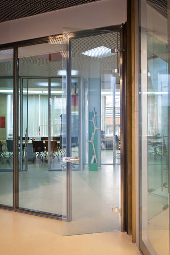 Фото NAYADA Smart Glass - шаг в сторону интеллектуальных пространств.