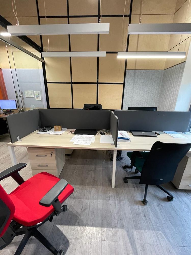 Фото Настольные мобильные перегородки от компании Nayada.