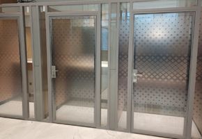 Компания Nayada установила двери Nayada-Magic Lite.