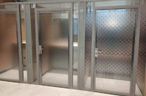 Компания Nayada установила двери Nayada-Magic Lite.