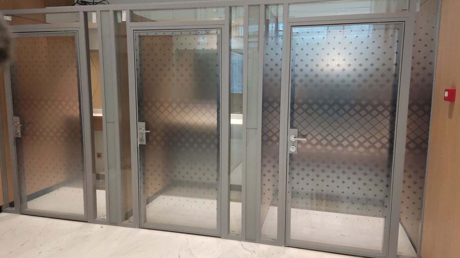 Фото Компания Nayada установила двери Nayada-Magic Lite.