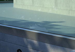 Компания NAYADA  установила цельностеклянное ограждение.