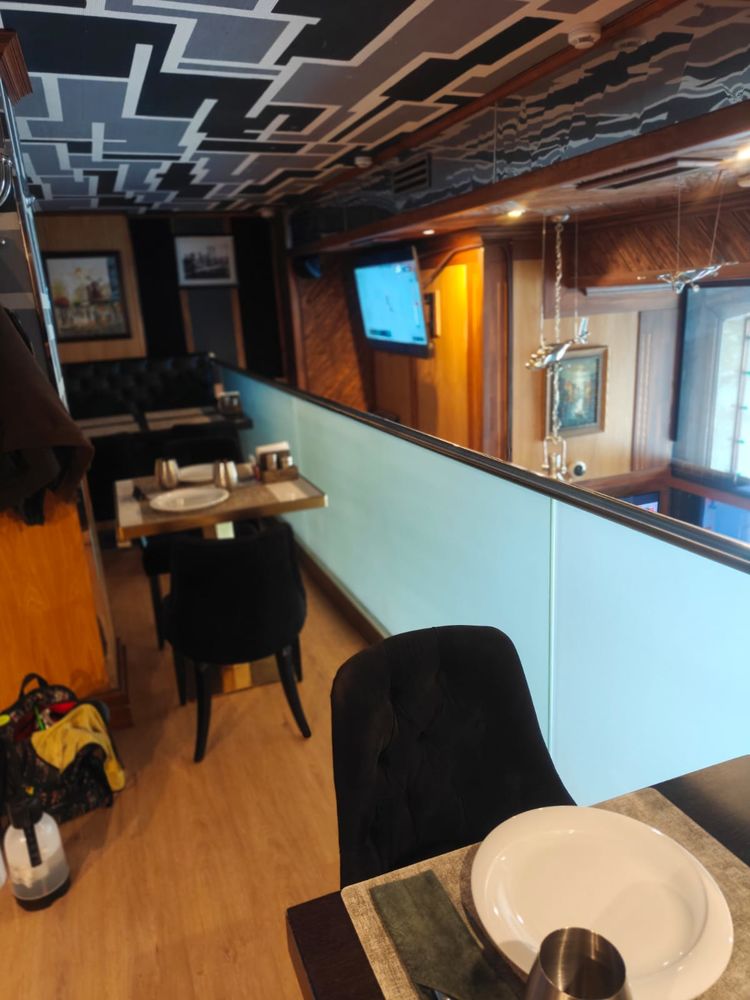 Фото Компания Nayada реализовала проект по установке системы ограждений Nayada-Parapetto в столичном баре Gol+pas.