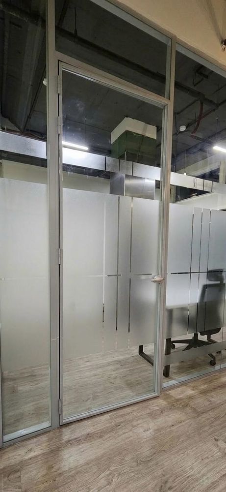 Фото Компания Nayada реализовала проект с цельностеклянными перегородками Nayada Twin.