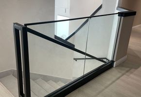 Системы стеклянных ограждений NAYADA-Parapetto.